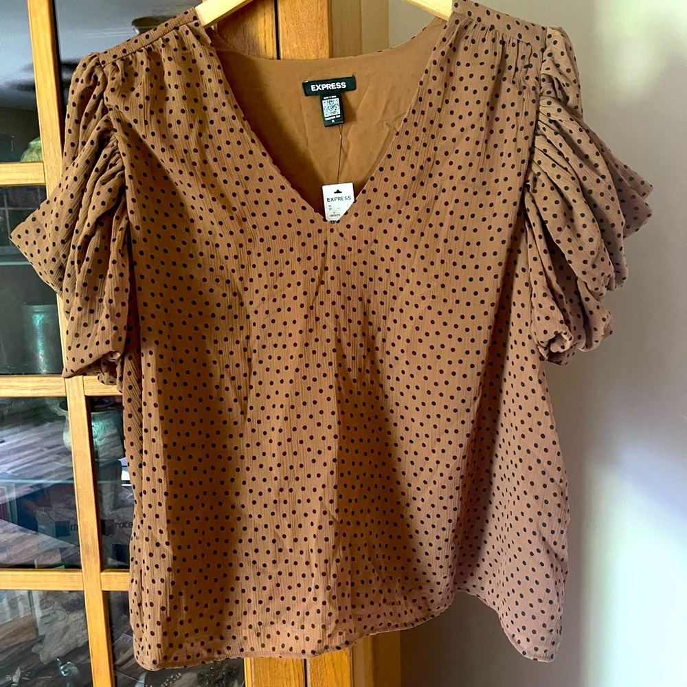 EXPRESS POLKA DOT PUFF SLEEVE TOP